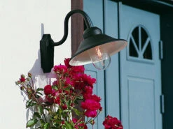 Konstsmide Außenwandleuchte VEGA Im Landhausstil Aluminium Schwarz, Höhe 30cm