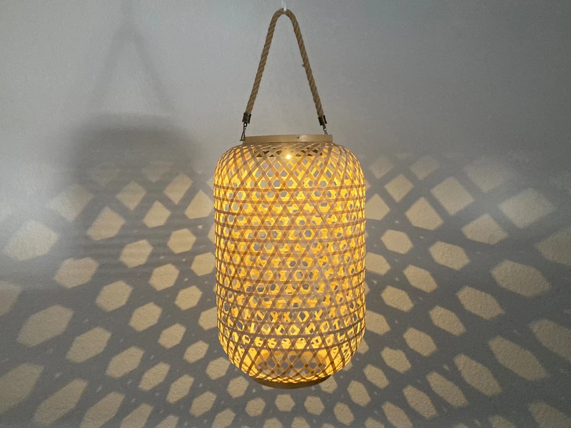 MeineWunschleuchte LED Solarlaterne AURE Hängend Aus Bambus Korbgeflecht Mit Sisalseil, Höhe 56cm – Bild 3