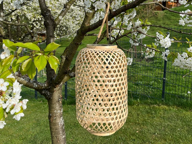 MeineWunschleuchte LED Solarlaterne AURE Hängend Aus Bambus Korbgeflecht Mit Sisalseil, Höhe 56cm – Bild 6